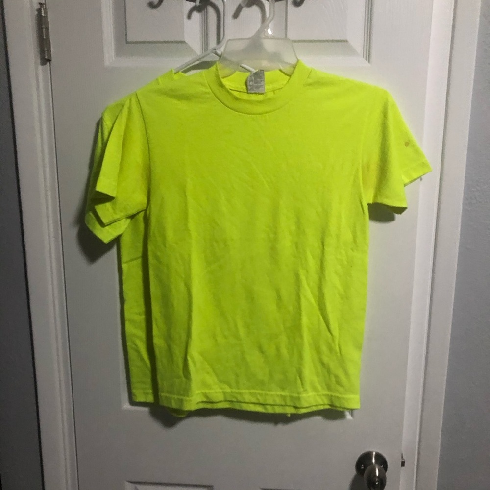Two basic neon green shirts - Picture 4 of 5